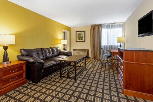 Baymont by Wyndham Queensbury/Lake George image 6